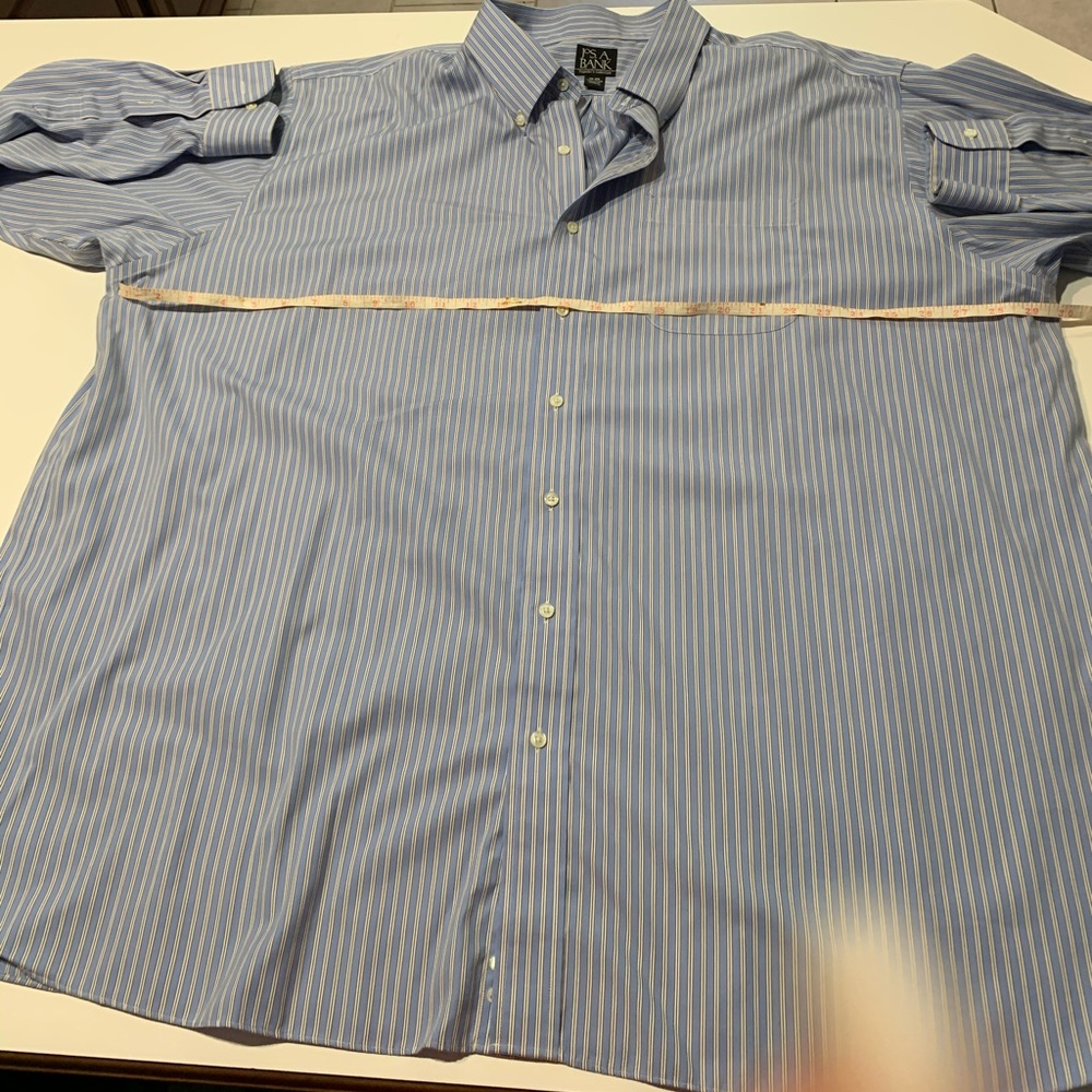 Jos A Bank men’s button down shirt